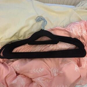 NEW H&M Set of 10 Non-Slip Velvet Clothes Hangers Wardrobe Essentials Closet